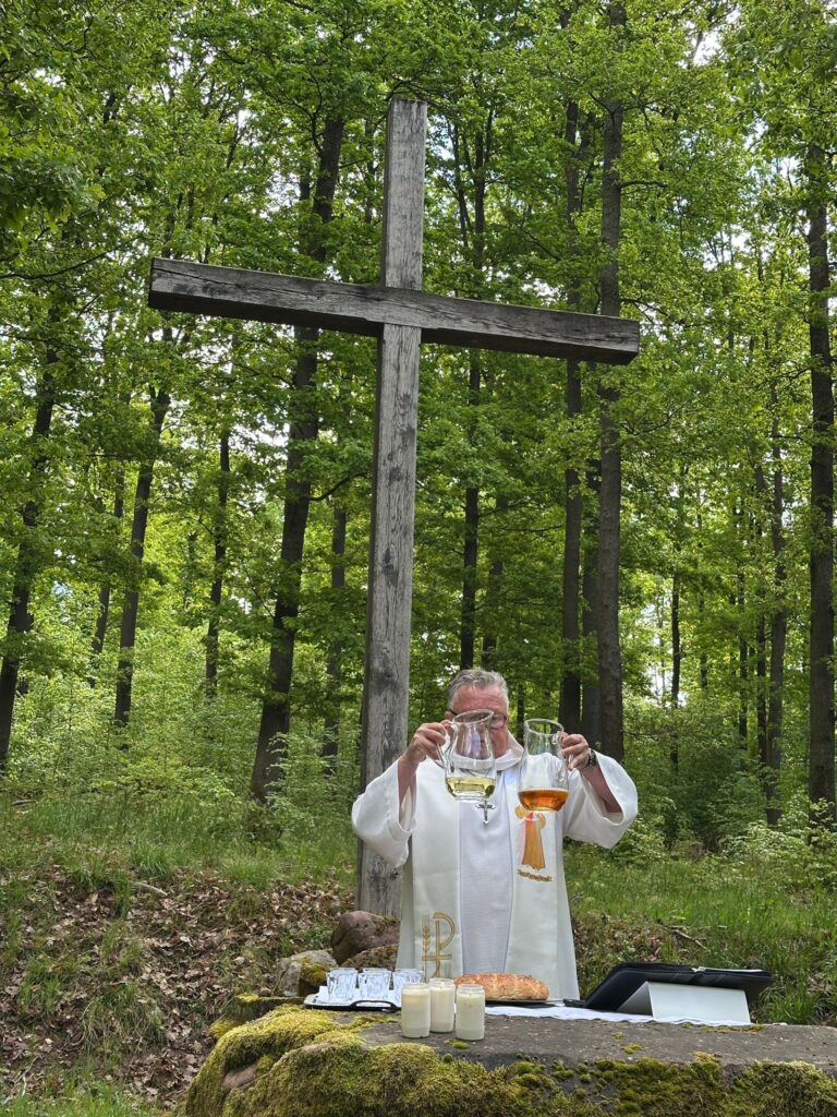 Waldfriedhof Esselbach Event-Priester